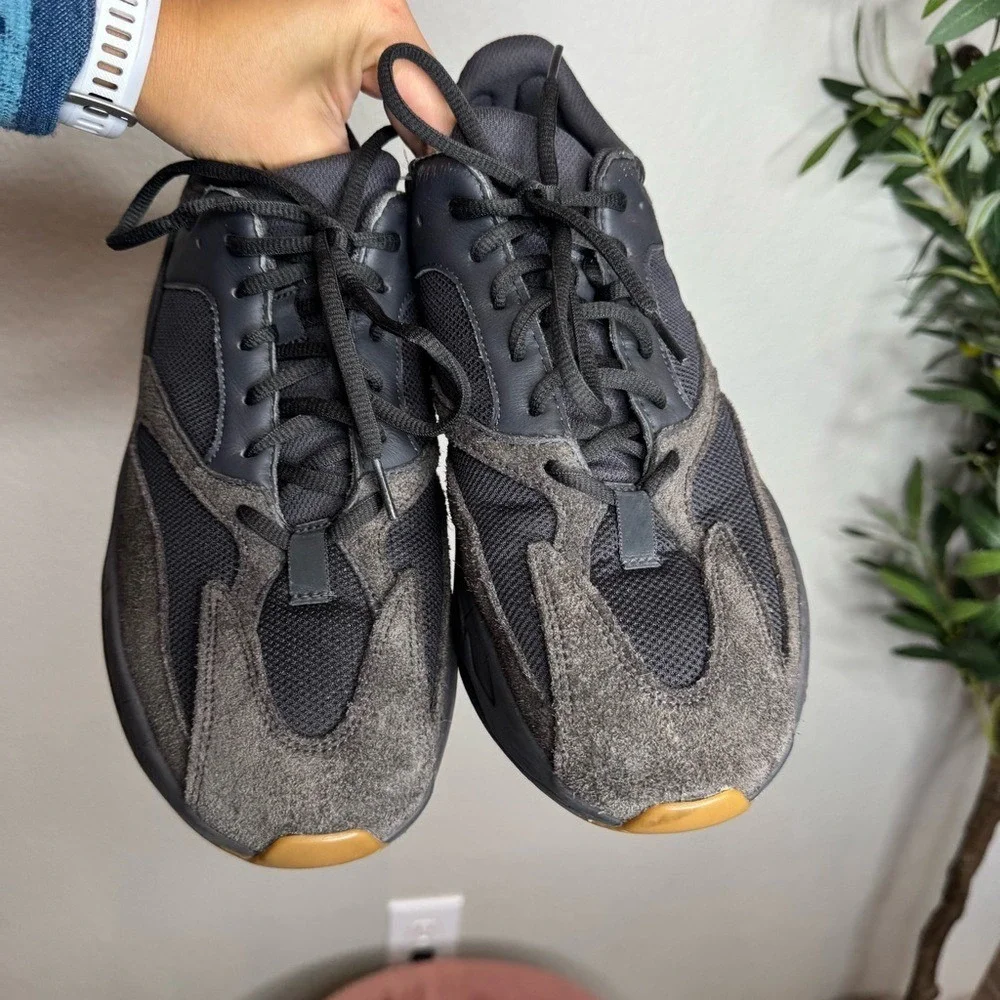 adidas Yeezy Boost 700 Utility Black Gum Men‎ Sneakers Size 10 Black/brown Suede